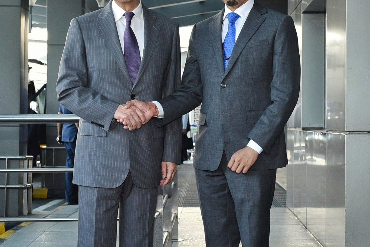 Signs of thaw as the Indian and Chinese foreign ministers meet in New Delhi