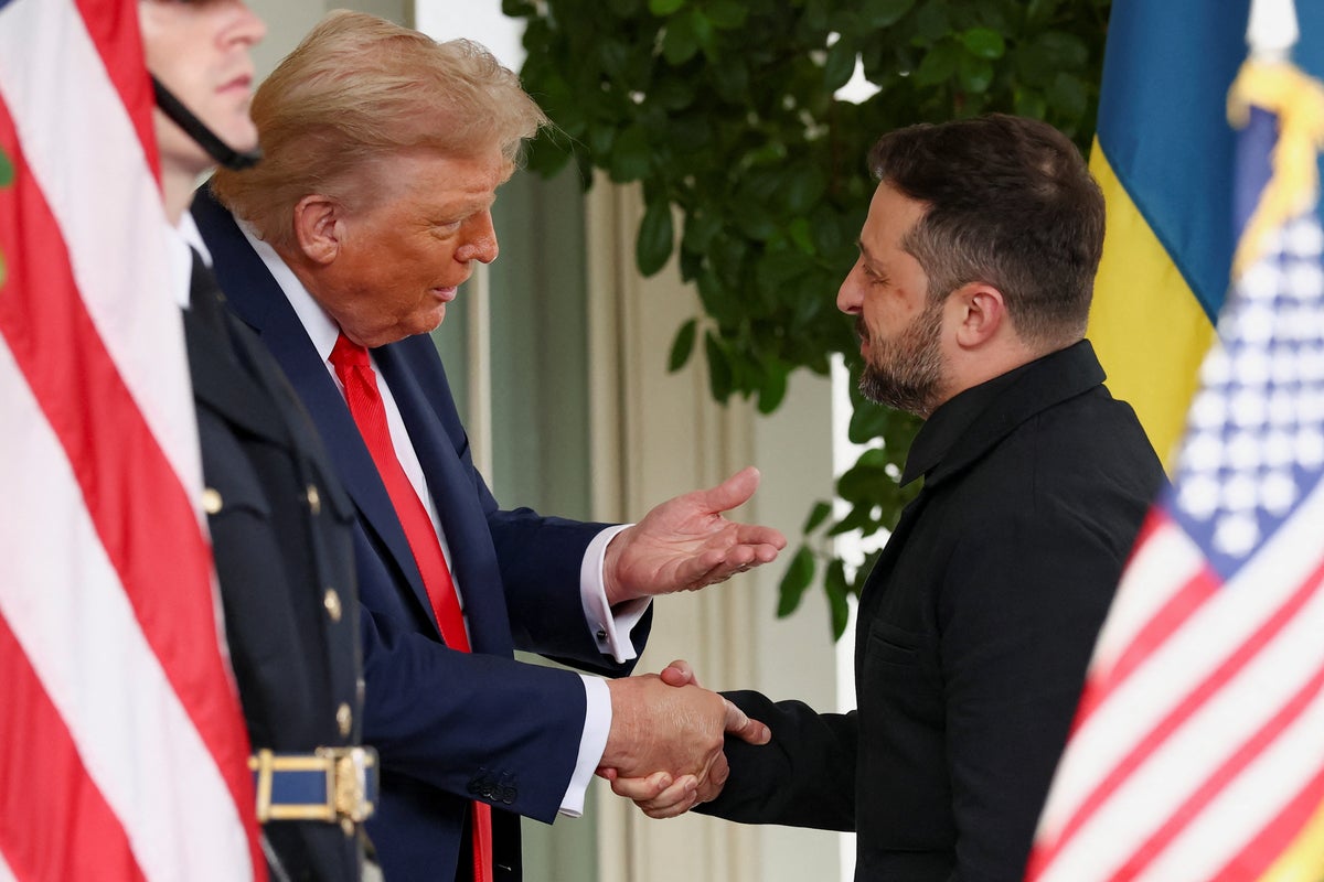 Zelensky v Bielom dome v tmavom obleku bez kravaty: Odpoveď na Trumpovu kritiku štýlu?