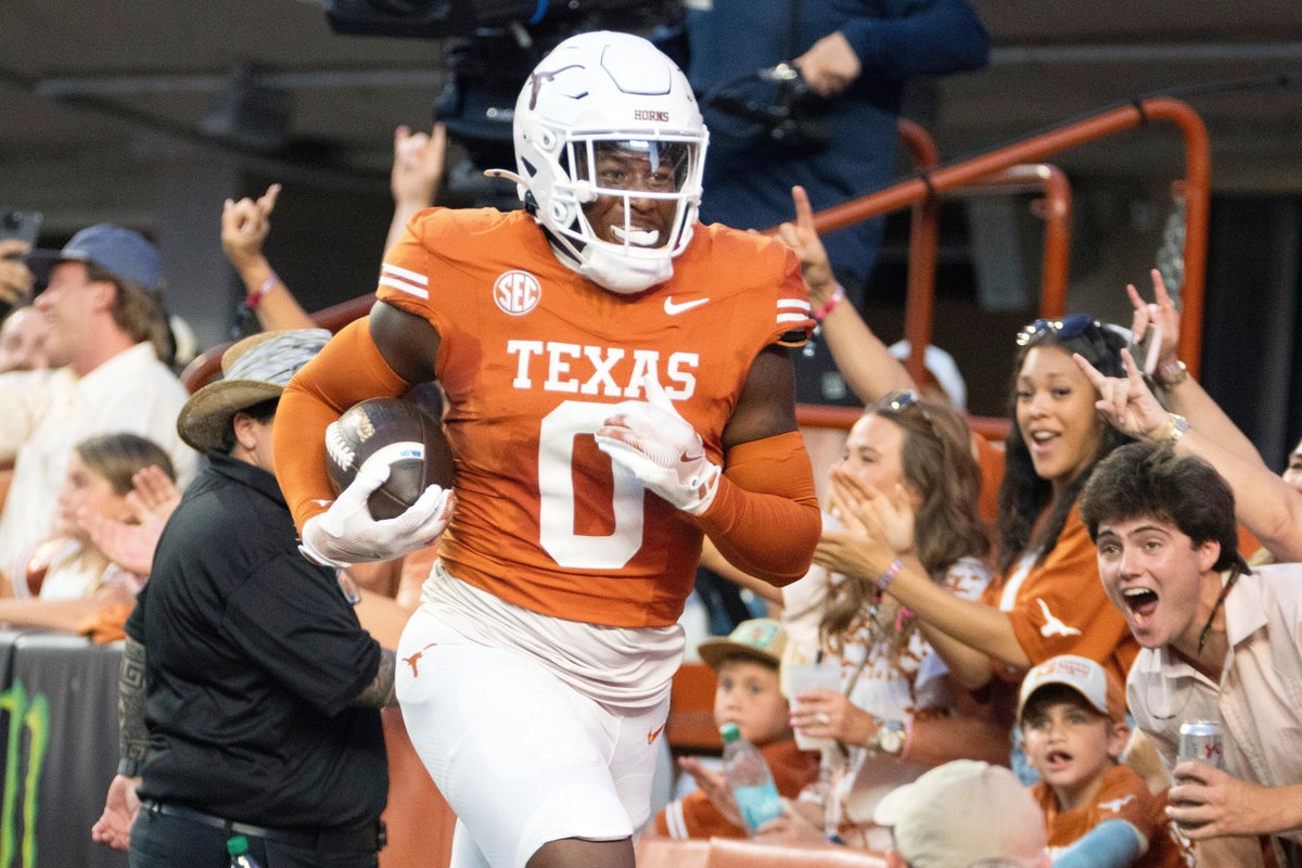No. 1 Texas, No. 2 Penn St each place 3 players on Associated Press preseason All-America first team