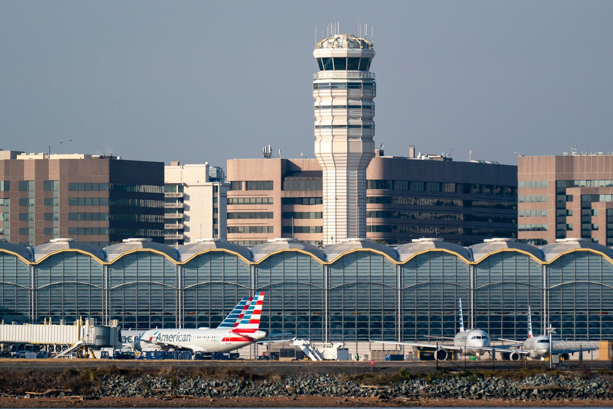 Flights resuming at Reagan airport in DC area after fire alarm in the tower halted all traffic