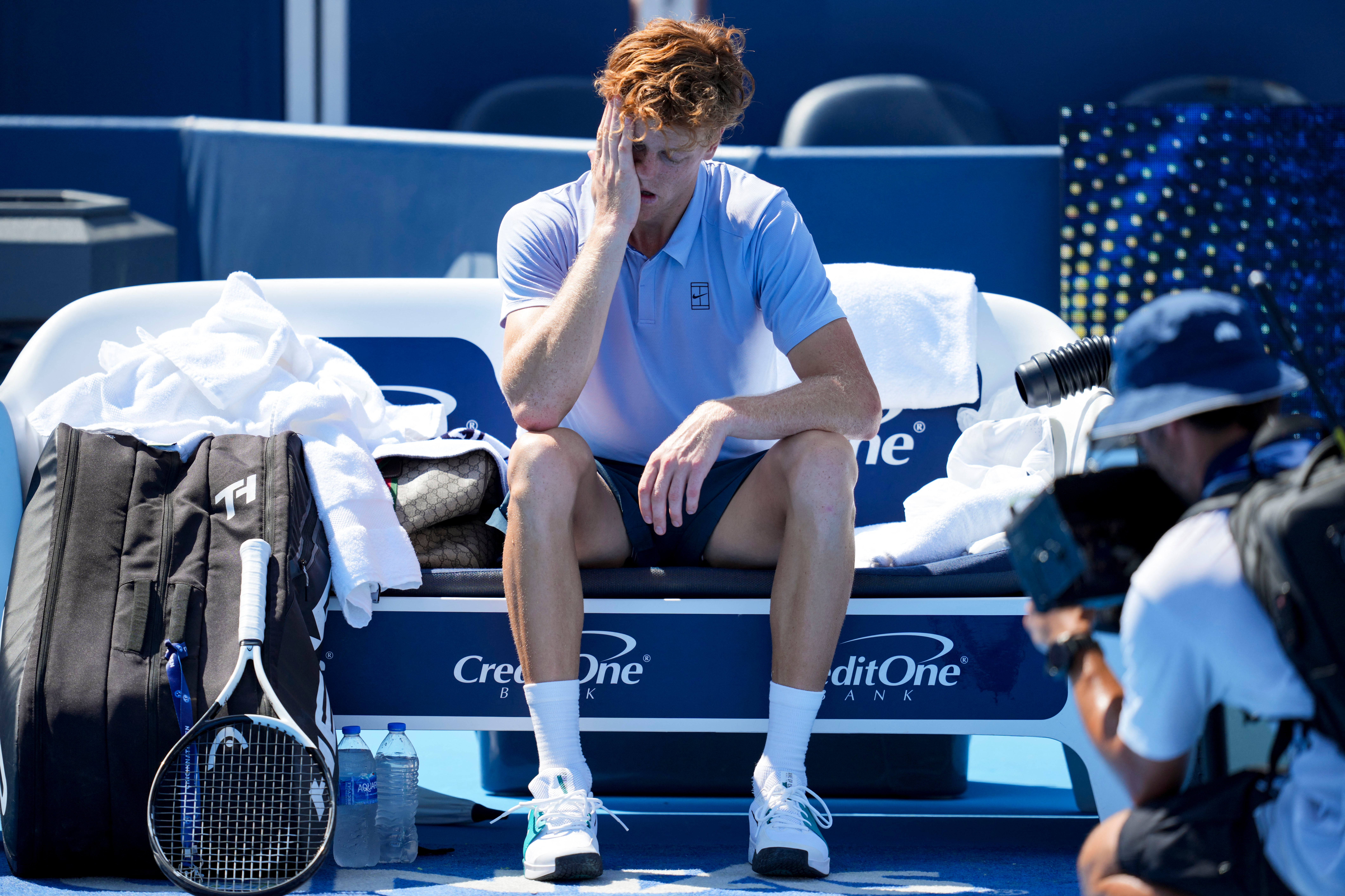 Jannik Sinner depois de se aposentar de seu Cincinnati Open Final