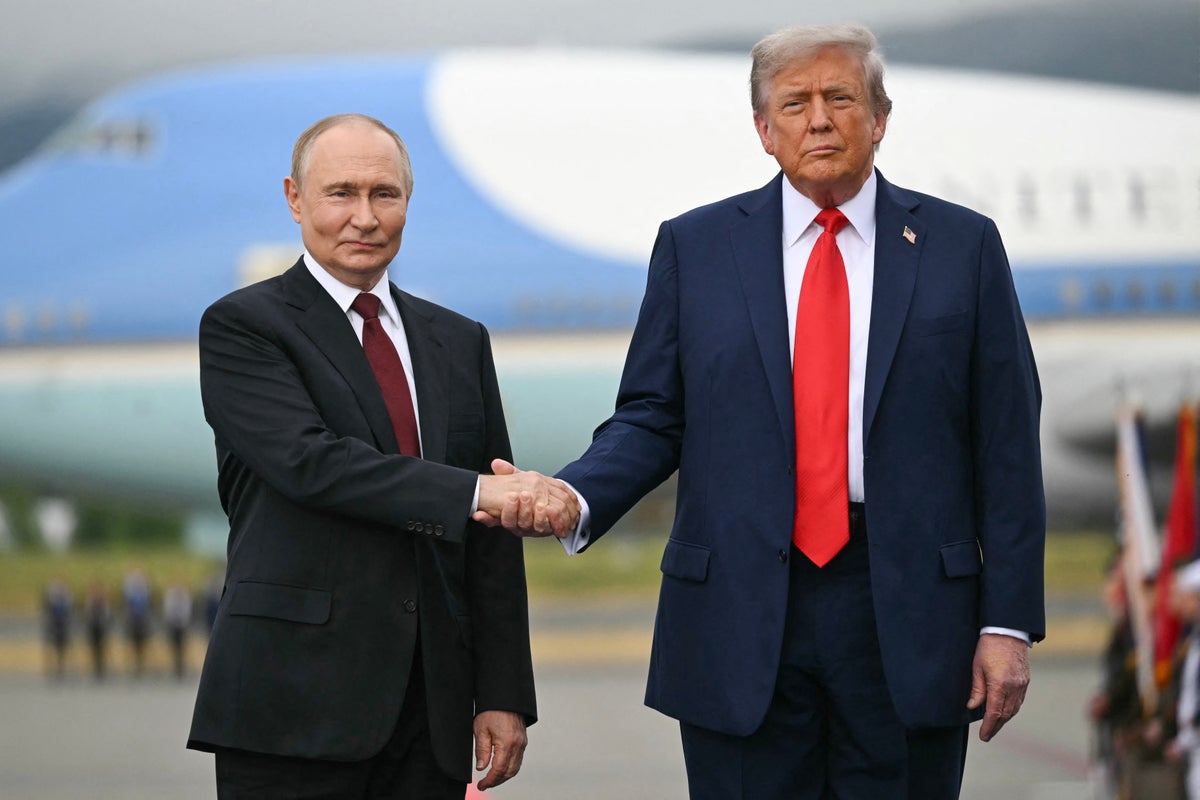 Trump calls Democratic senator ‘unattractive,’ touts new White House flags, in series of late-night Truth Social rants ahead of Zelensky meeting