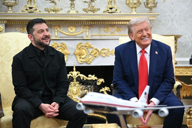 <p>Ukrainian President Volodymyr Zelensky and US President Donald Trump participate in a meeting in the Oval Office</p>