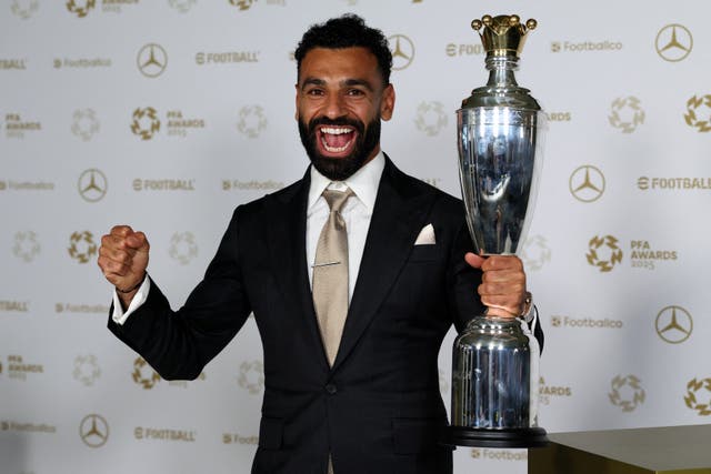 <p>Liverpool's Egyptian striker Mohamed Salah poses with the Men's PFA Players' Player of the Year award backstage during the 2024-2025 Professional Footballers' Association (PFA) awards</p>