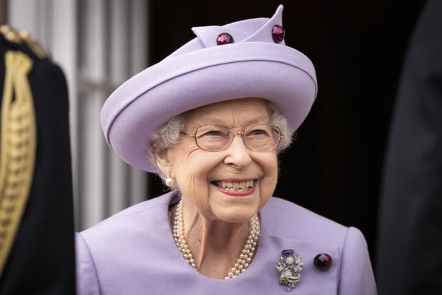 <p>The Queen was waiting for Lord Ivar Mountbatten to join her for a shooting weekend</p>