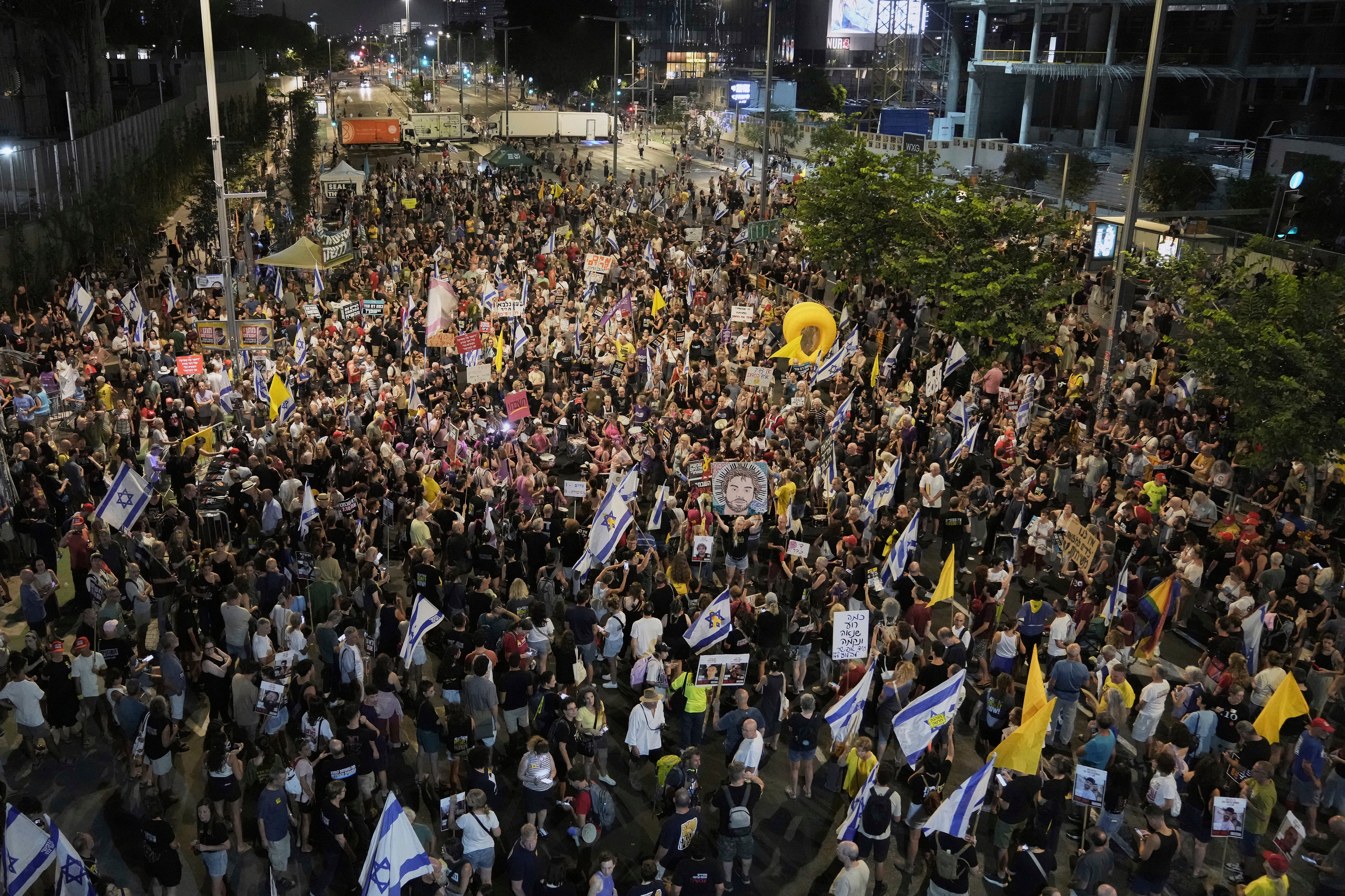 People take part in a protest demanding the end of the war, the immediate release of hostages held by Hamas in the Gaza Strip, and against Prime Minister Benjamin Netanyahu's government in Tel Aviv