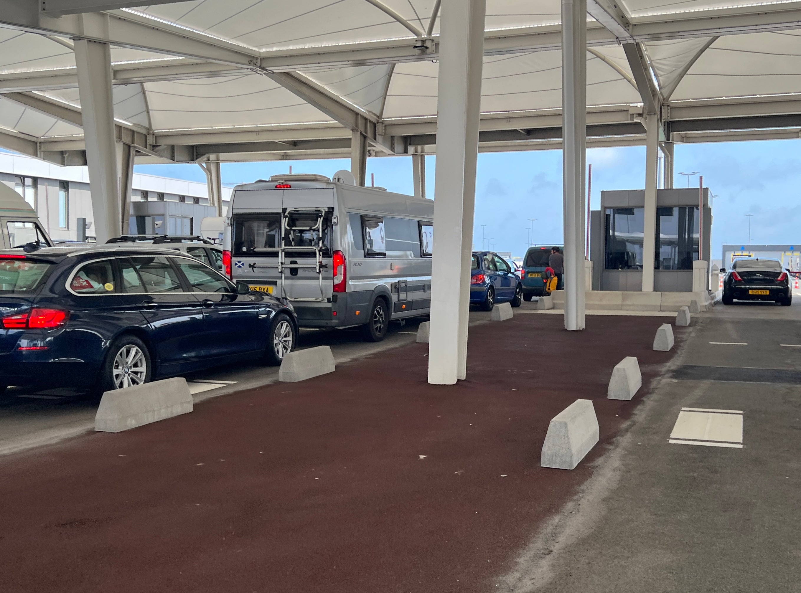 Checkpoint Calais: Motorists face French and British border facilities at the French port