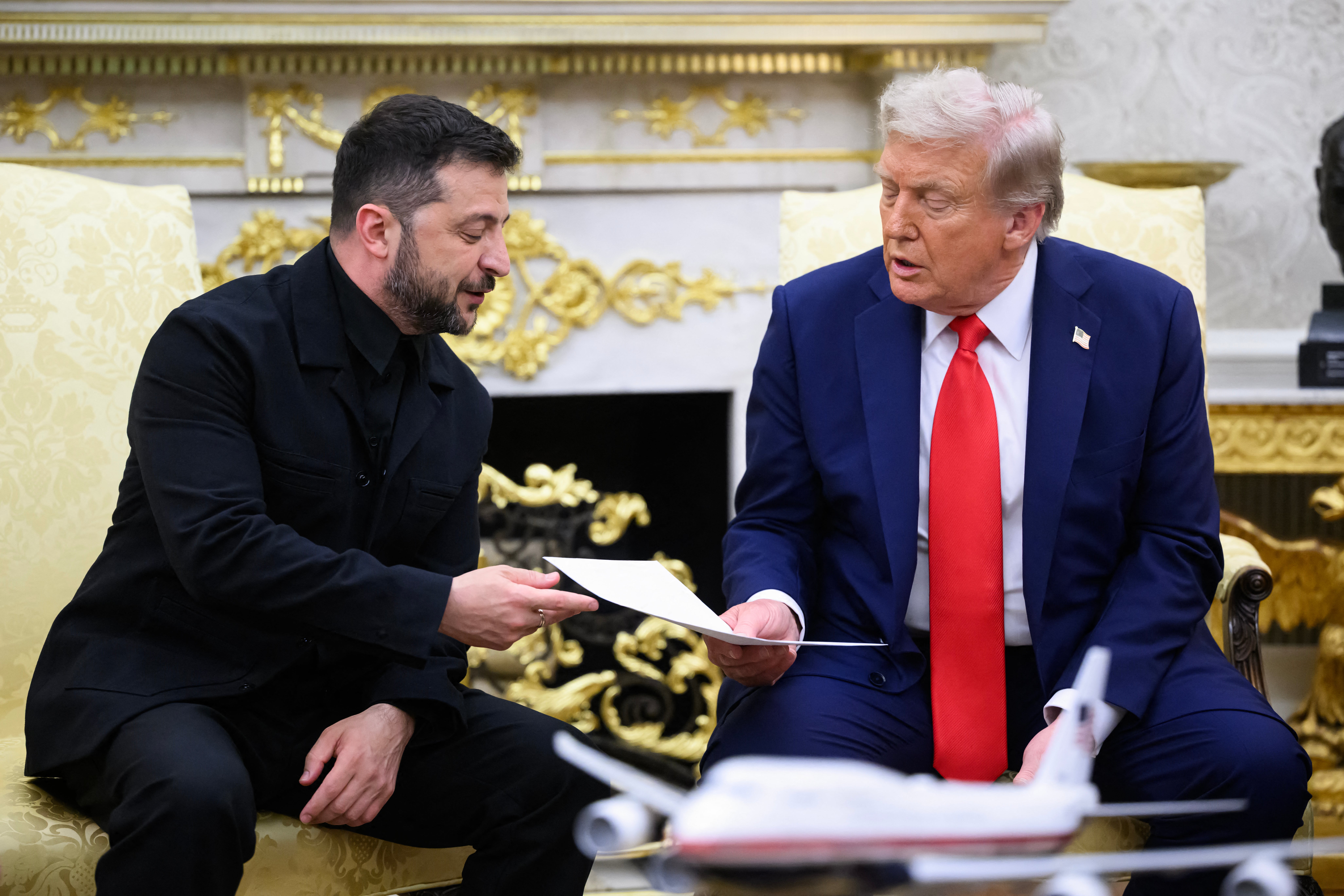 Donald Trump’s team told reporters after the Alaska summit that Russia would be open to the U.S. and Europe providing defense guarantees to Kyiv