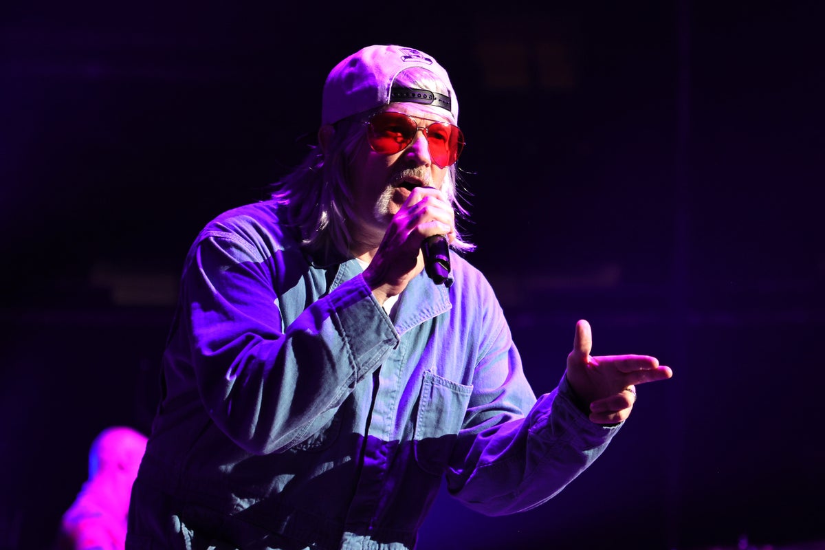 Fred Durst swats down fan’s drone during Limp Bizkit show Fred Durst swats down fan’s drone during Limp Bizkit show