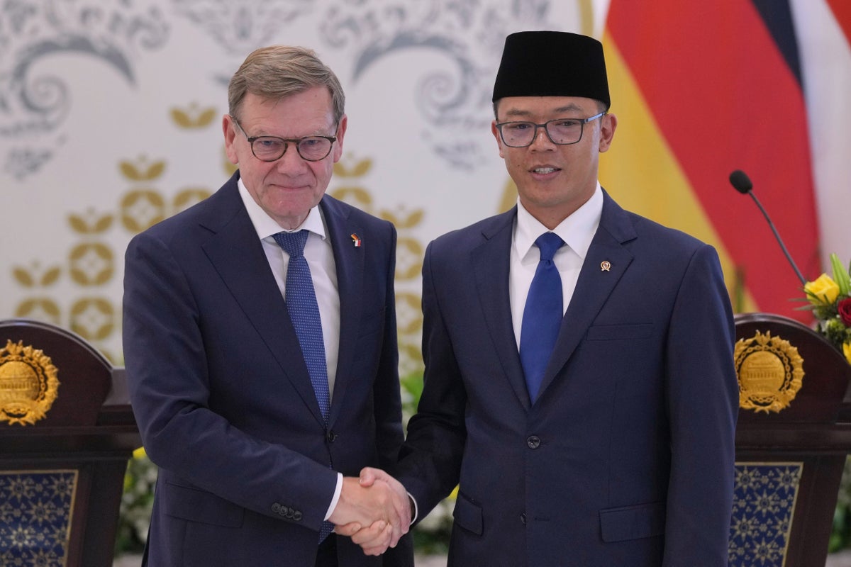 German foreign minister backs Israel and Palestine two-state solution during Indonesia visit