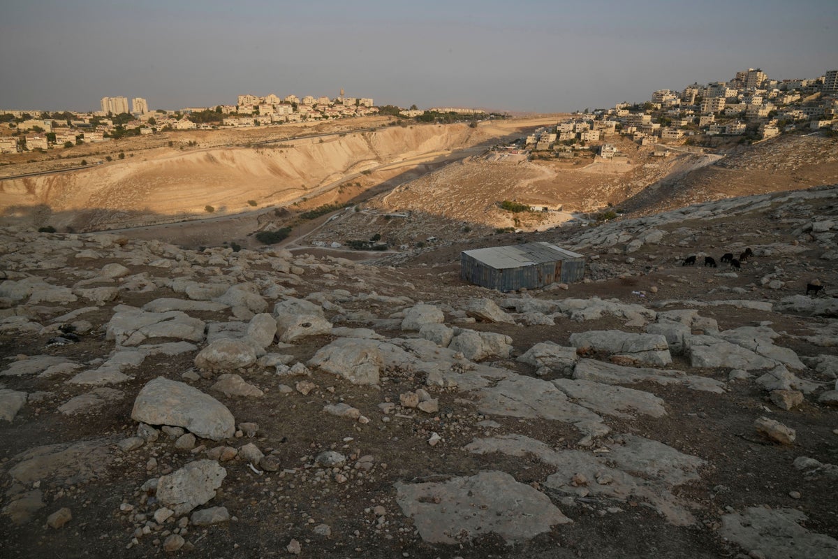 Israel approves settlement project that could divide West Bank