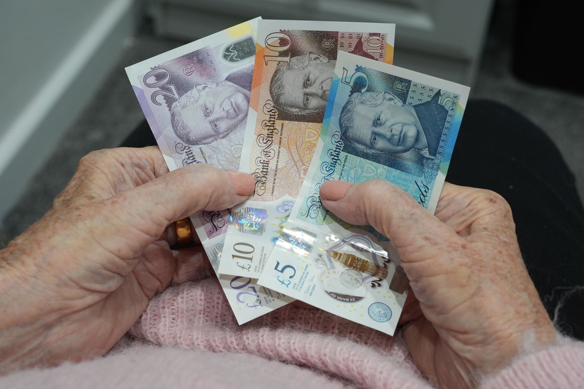Fact check: Wage claim confuses mean and median incomes from different years