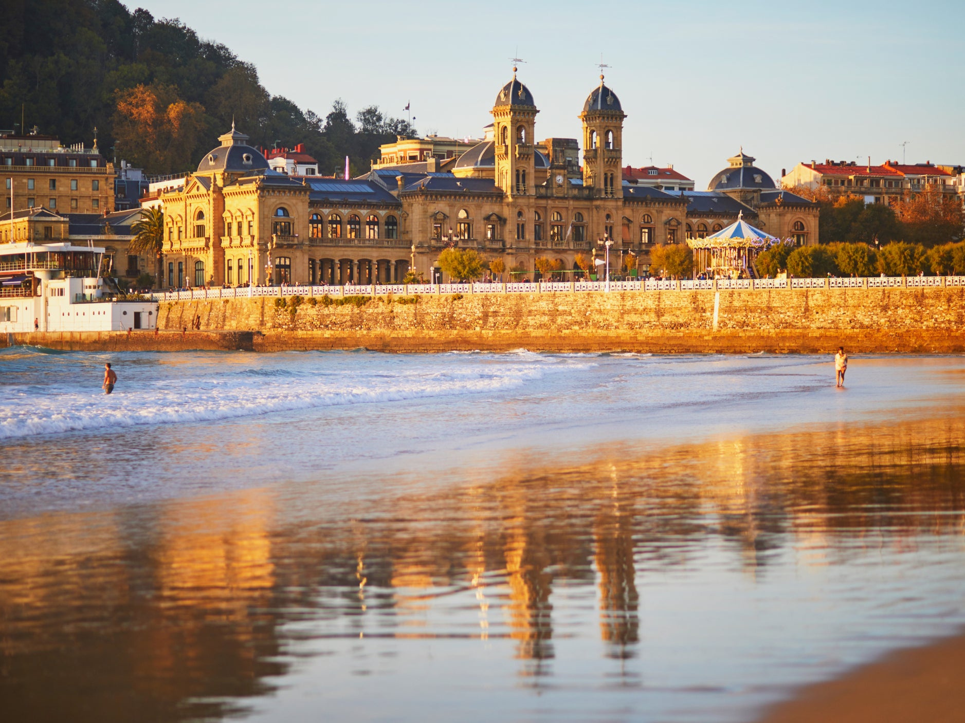 <p>Golden shores: the Basque city of San Sebastian makes for an excellent stopover </p>