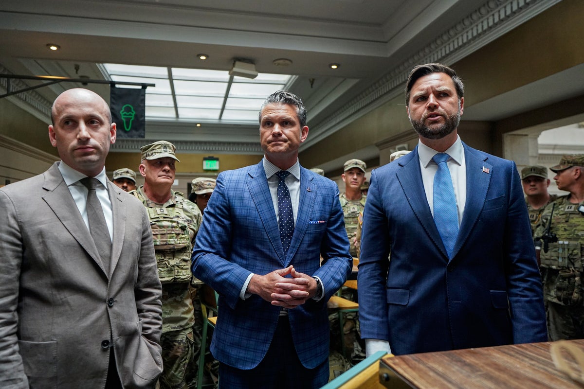 JD Vance booed as he greets National Guard at DC’s Union Station Shake Shack