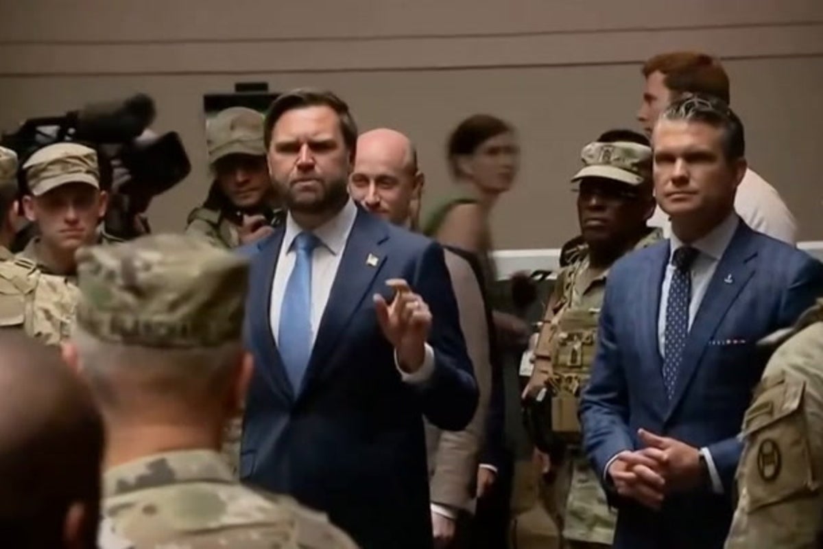 Booing heard as JD Vance and Pete Hegseth deliver Shake Shack burgers to National Guard in Washington DC