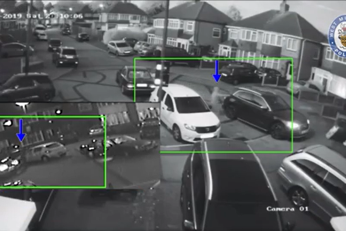 Moment US woman disguised in niqab fled after failed assassination