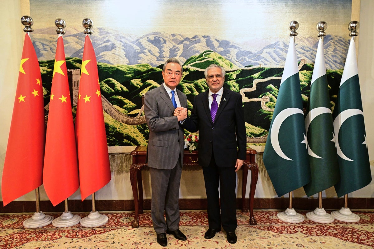 Ministros de Exteriores de China y Pakistán acuerdan nuevos proyectos para corredor económico