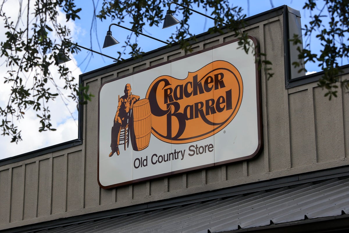 Cracker Barrel loses $94 million in a day after disastrous rebrand sparks MAGA outrage – UK Times