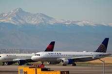 Passengers sue United and Delta for selling 'window' seats next to blank walls