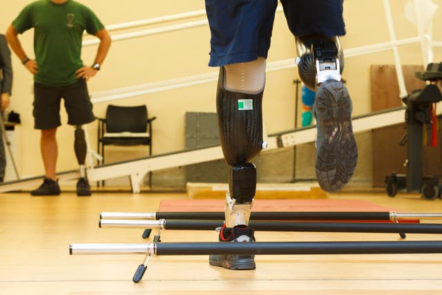Serving military personnel in the gym using their prosthetic legs (PA)