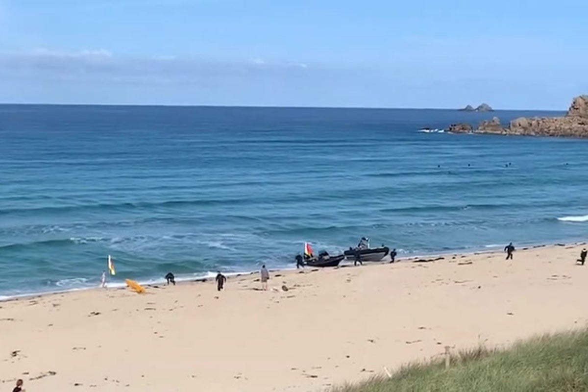 https://static.independent.co.uk/2025/08/22/11/39/Moment-drugs-gang-chased-onto-UK-beach-to-shock-of-sunbathers.jpeg?trim=0,56,0,55&width=1200&height=800&crop=1200:800