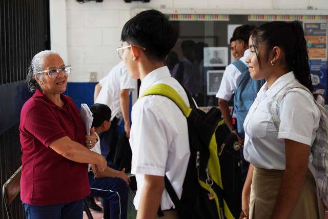 EL SALVADOR-EDUCACIÓN-DISCIPLINA
