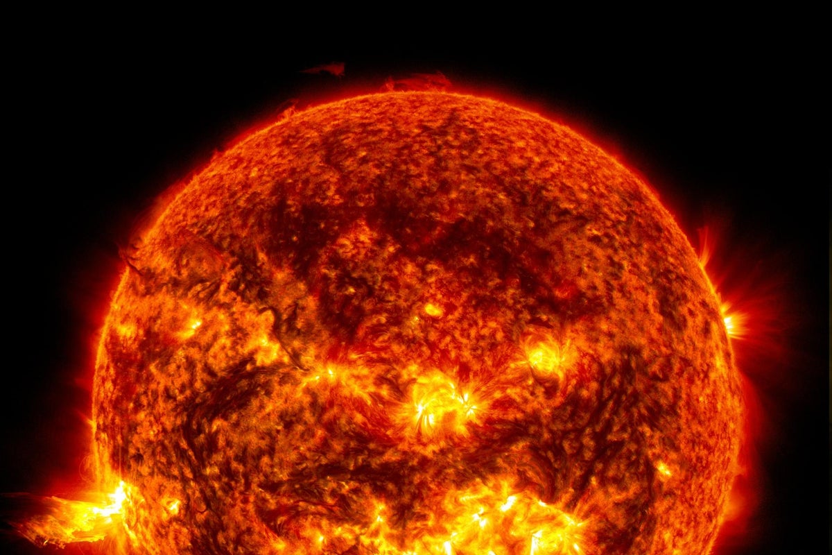First-of-its-kind AI can predict violent solar flares hours before they erupt, scientists say