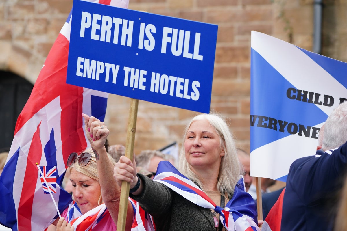 Asylum hotel protests latest: Fresh wave of anti-migrant demonstrations begin across UK