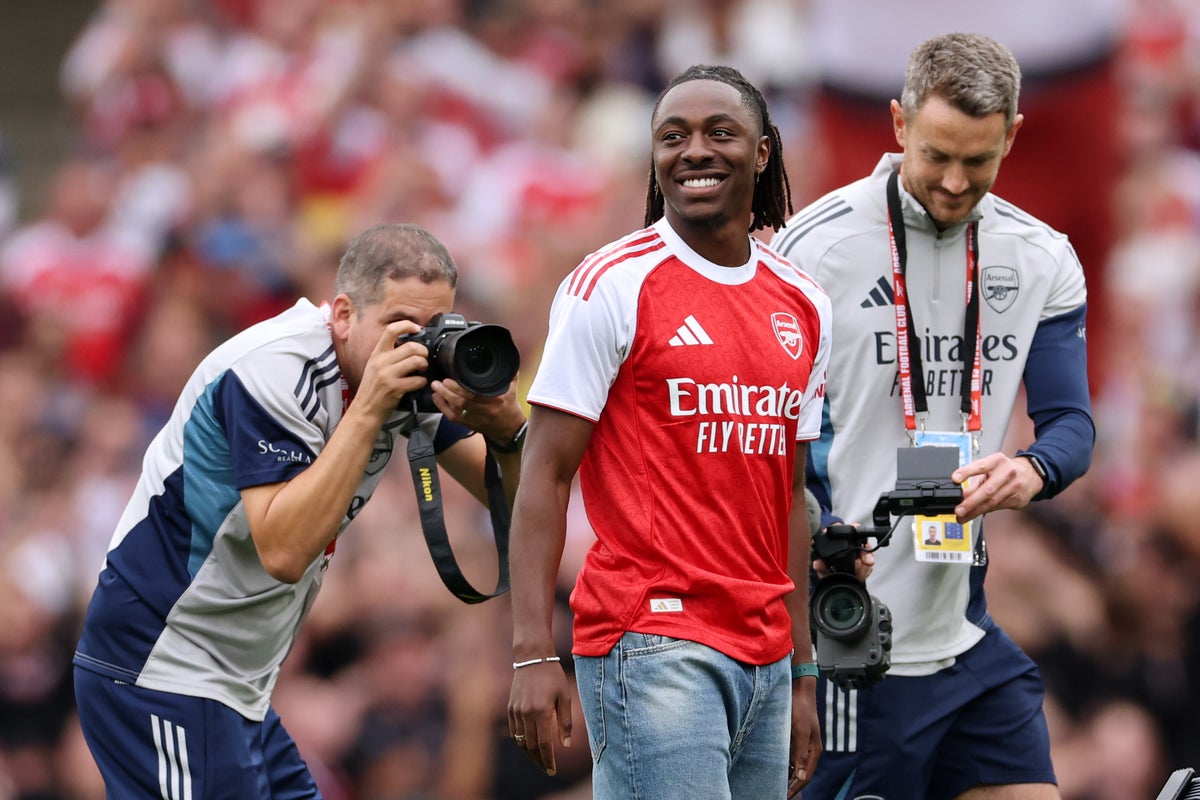 Arsenal v Leeds live: Gunners hunt three points in Premier League after Eberechi Eze unveiled on pitch
