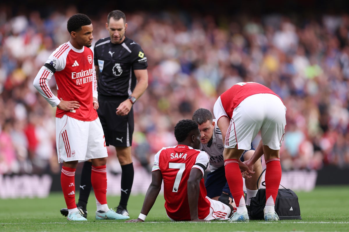 Arsenal v Leeds live: Saka off injured after Gyokeres goals and Dowman debut in Premier League thrashing