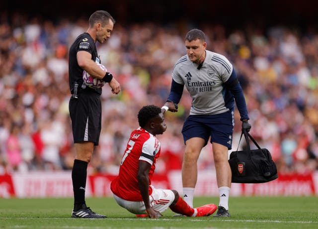 <p>Bukayo Saka went off injured for Arsenal against Leeds</p>