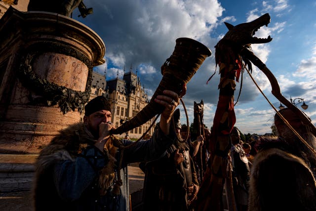 RUMANÍA-RECREACIÓN HISTÓRICA