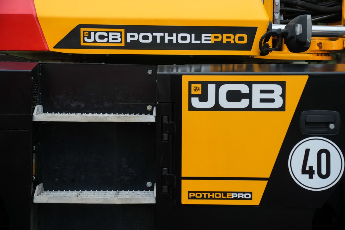 Business Secretary to meet JCB boss after concerns raised about US tariffs