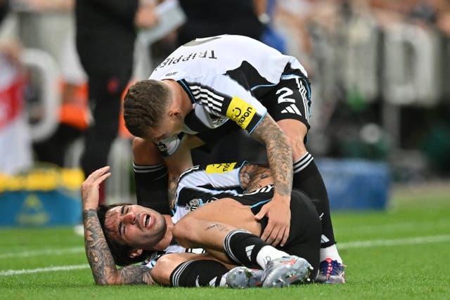 <p>Sandro Tonali was subbed off against Liverpool with a suspected shoulder injury</p>