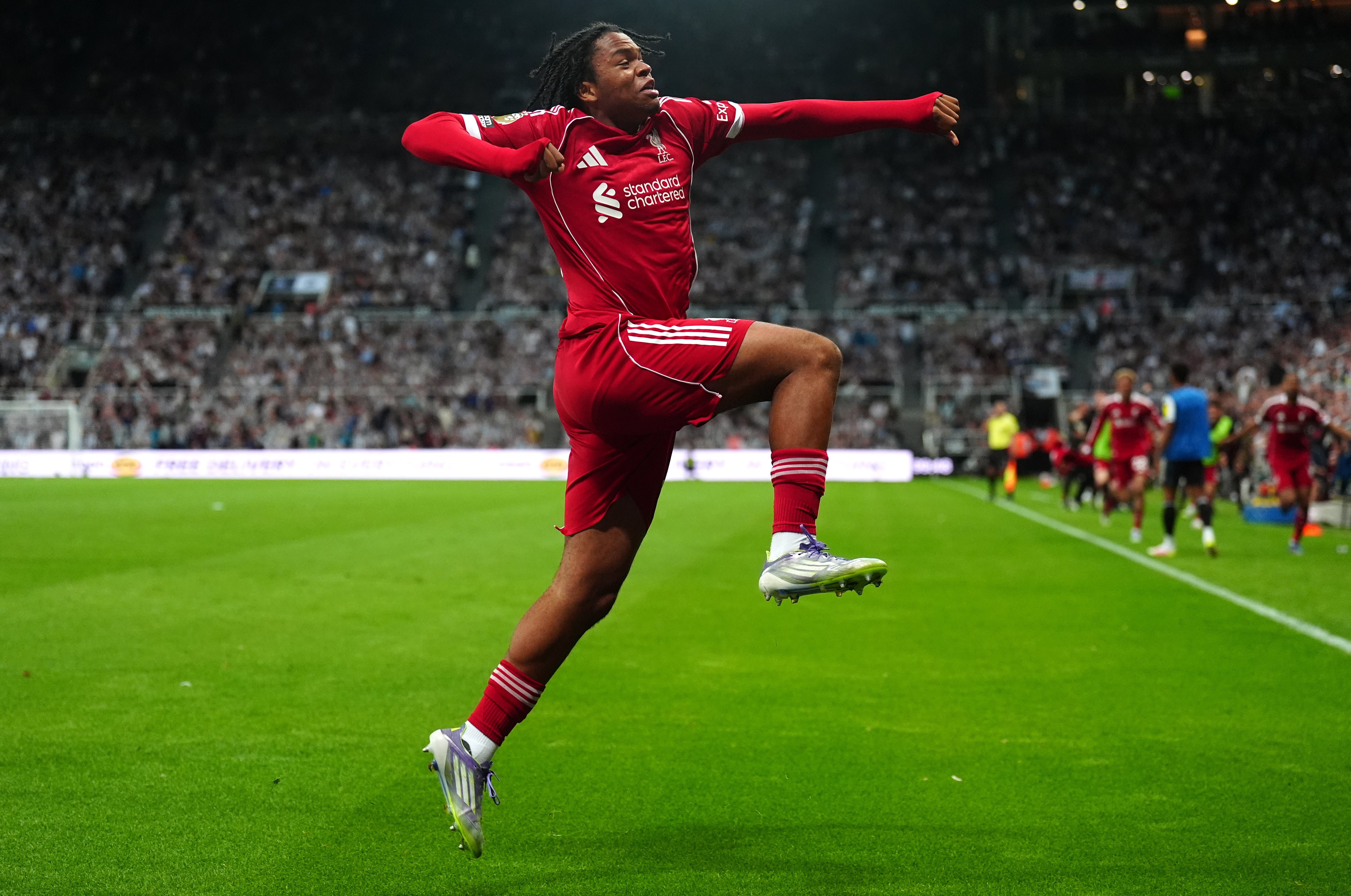 Rio Ngumoha comemorou depois de marcar o vencedor do Liverpool contra o Newcastle (Owen Humphreys/PA)