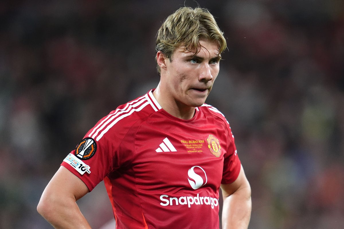 Rasmus Hojlund available to face Grimsby despite rumours of Man Utd exit