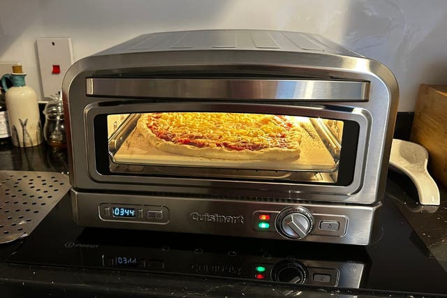<p>I used fresh dough, the same pizza sauce and the same cheese to test these pizza ovens fairly</p>