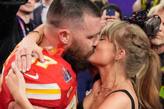 <p>Taylor Swift y Travis Kelce anunciaron su compromiso el martes tras dos años de relación</p>