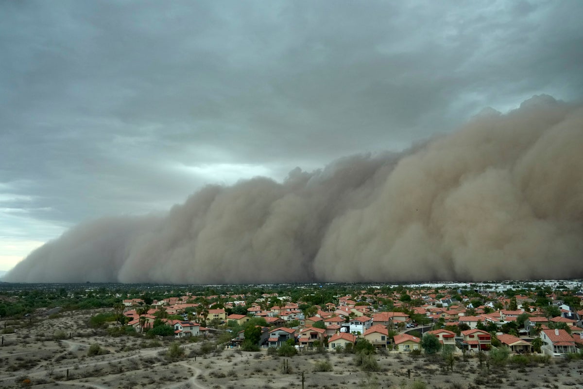 Watch: Powerful dust storm rolls over Arizona