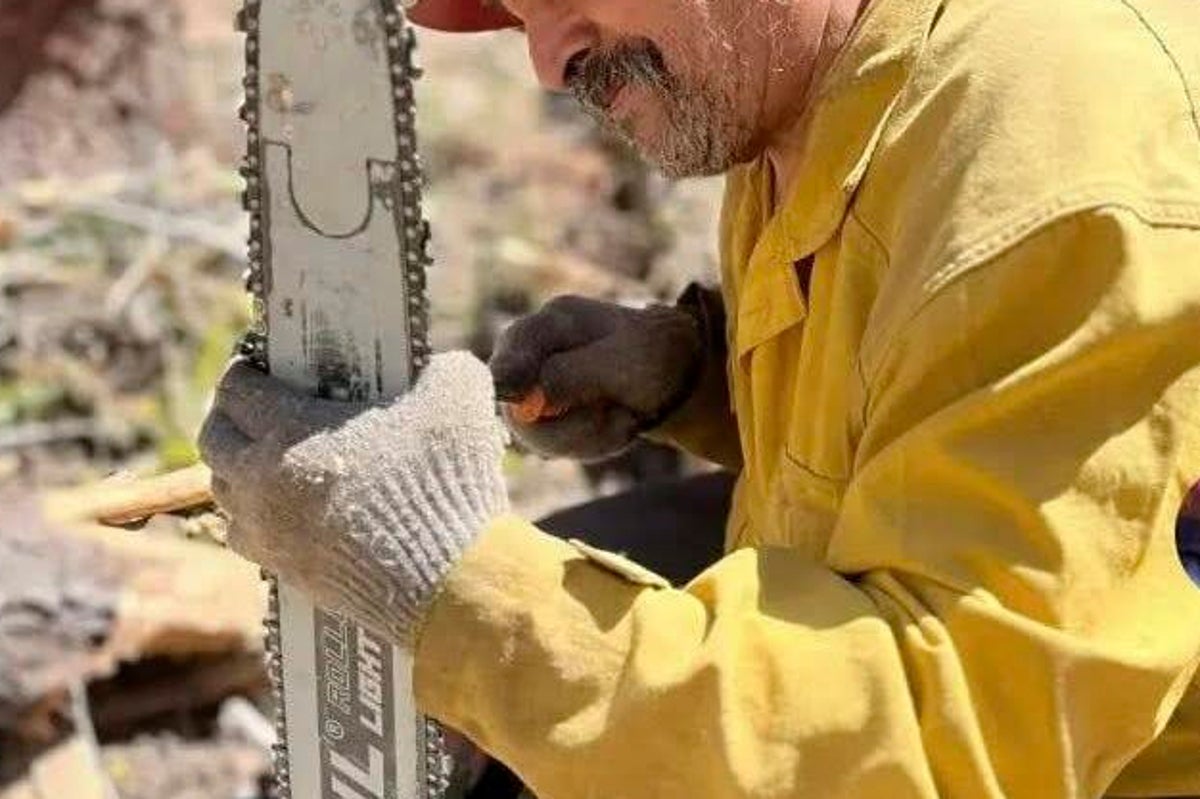 Firefighter dies after cardiac emergency while battling Montana wildfire
