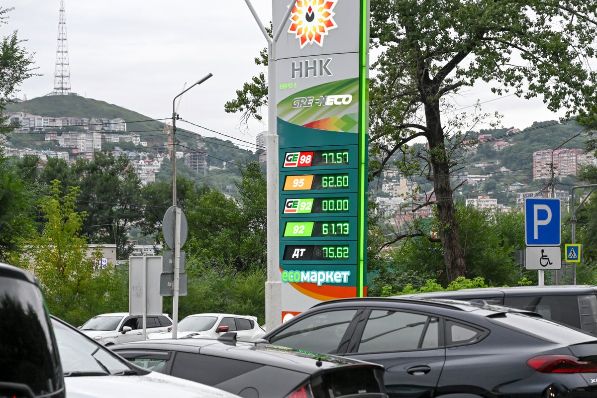 Fuel crisis across Russia following Ukrainian drone strikes