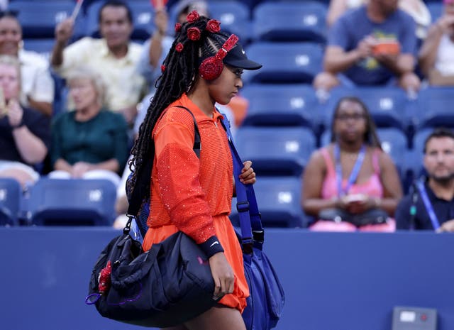 <p>“Se llama Billie Jean Bling. No Billie Jean King”, dijo Osaka sobre el muñeco Labubu que llevaba colgado en su bolsa</p>