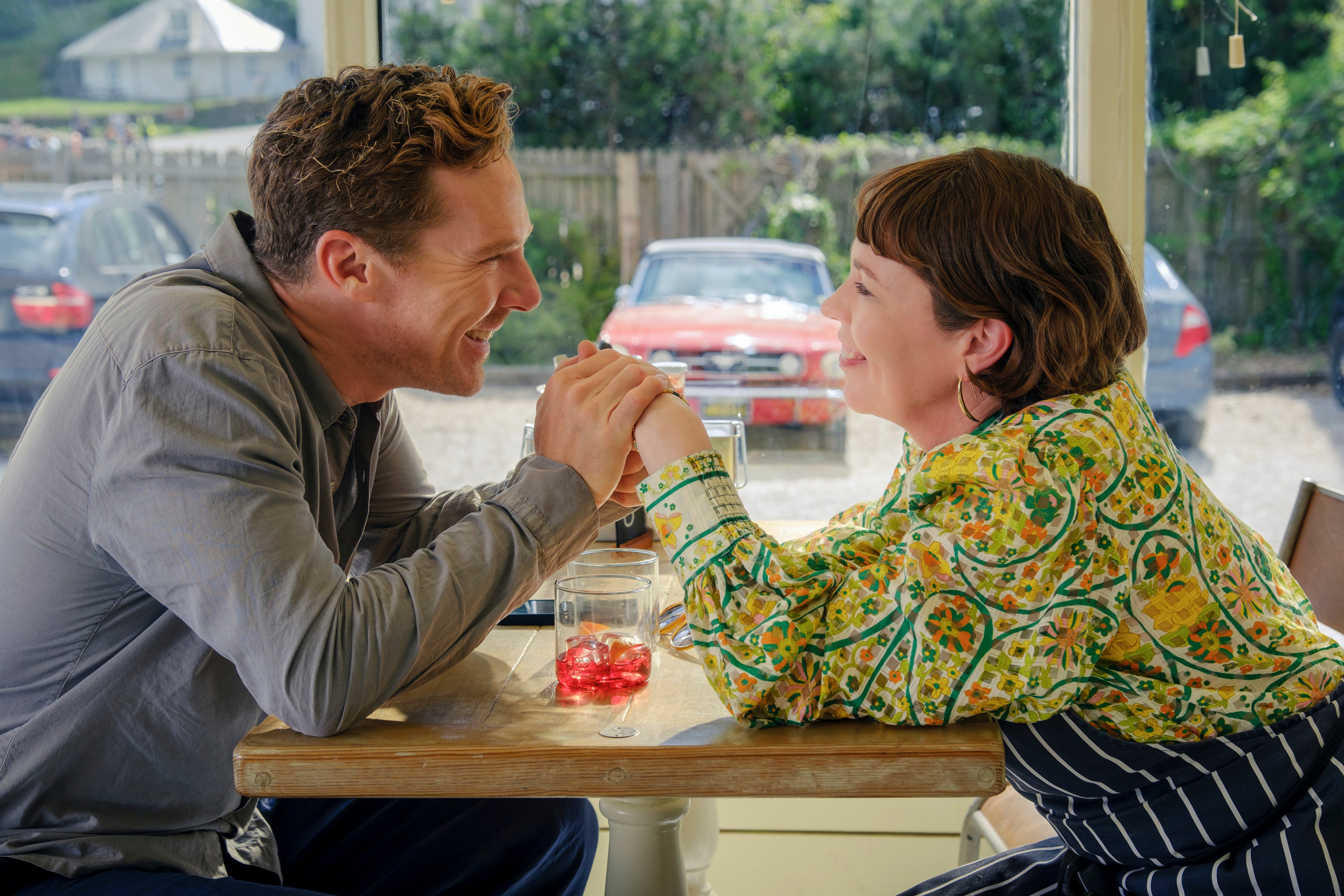 <p>The black comedy, <a href="https://www.the-independent.com/arts-entertainment/films/reviews/the-roses-review-release-benedict-cumberbatch-olivia-colman-b2815485.html">which stars Benedict Cumberbatch and Olivia Colman as Theo and Ivy Rose</a>, is a remake of Danny DeVito’s 1989 film ‘<em>The War of the Roses.’</em></p>