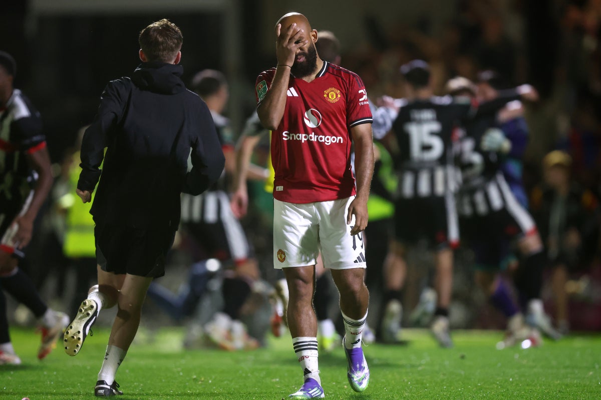Man United stunned by League Two Grimsby in Carabao Cup on grim night for Ruben Amorim