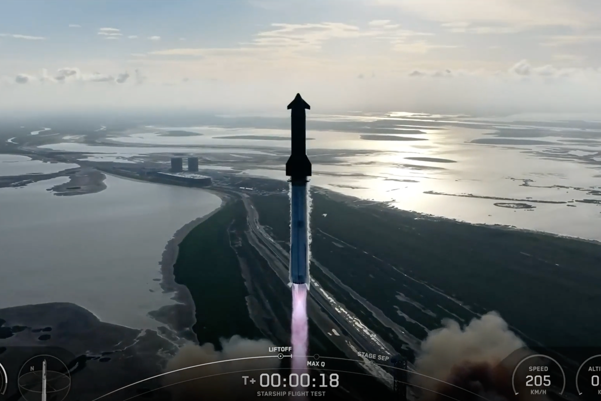 SpaceX completes successful test flight of world’s most powerful rocket