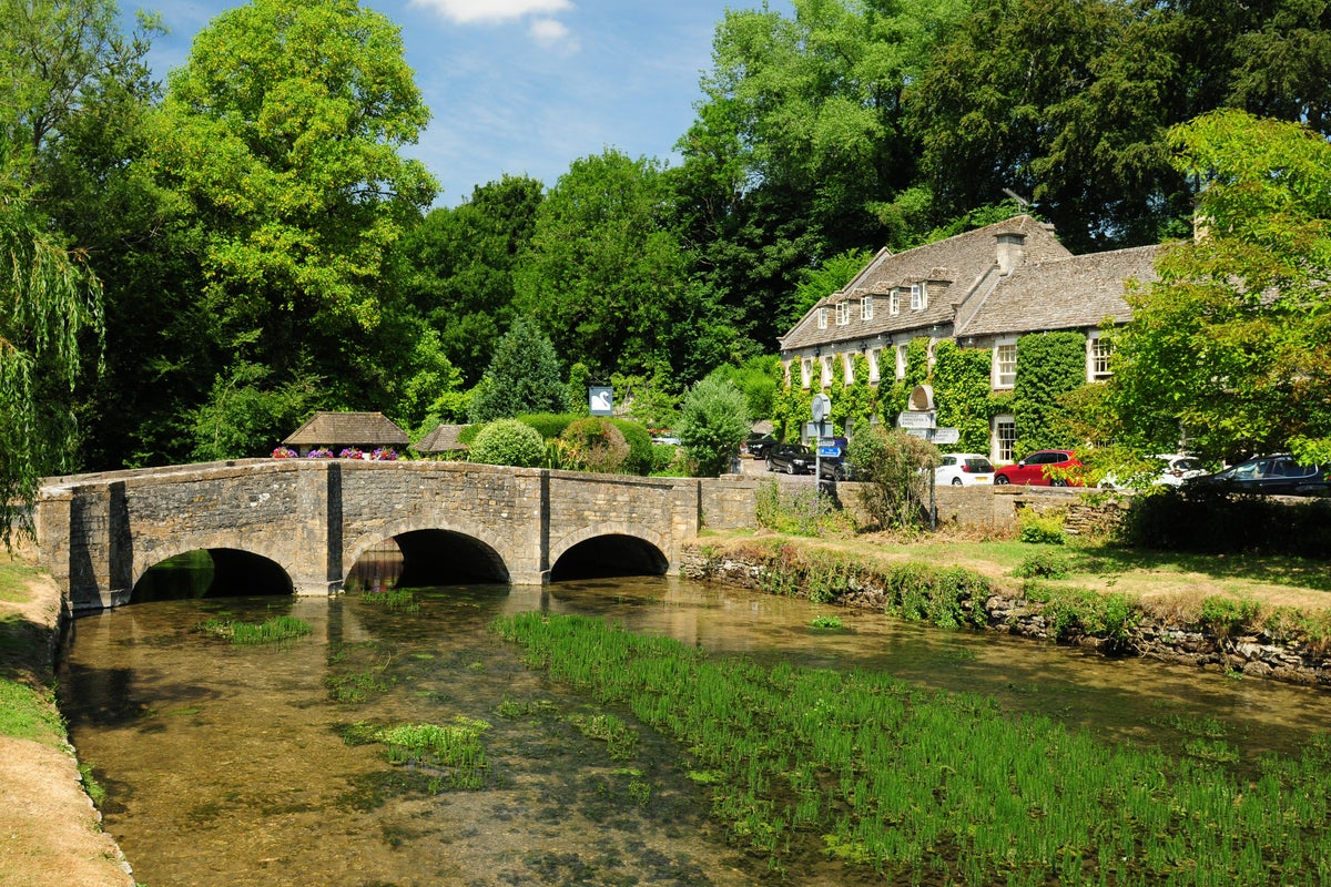 Cotswolds tourists should travel in ‘smaller vehicles’, say councillors