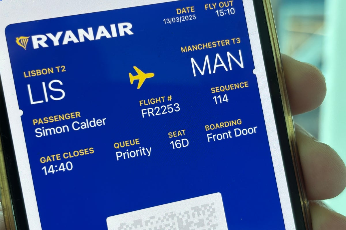Ryanair issues guidance after passenger fears over new smartphone-only boarding passes