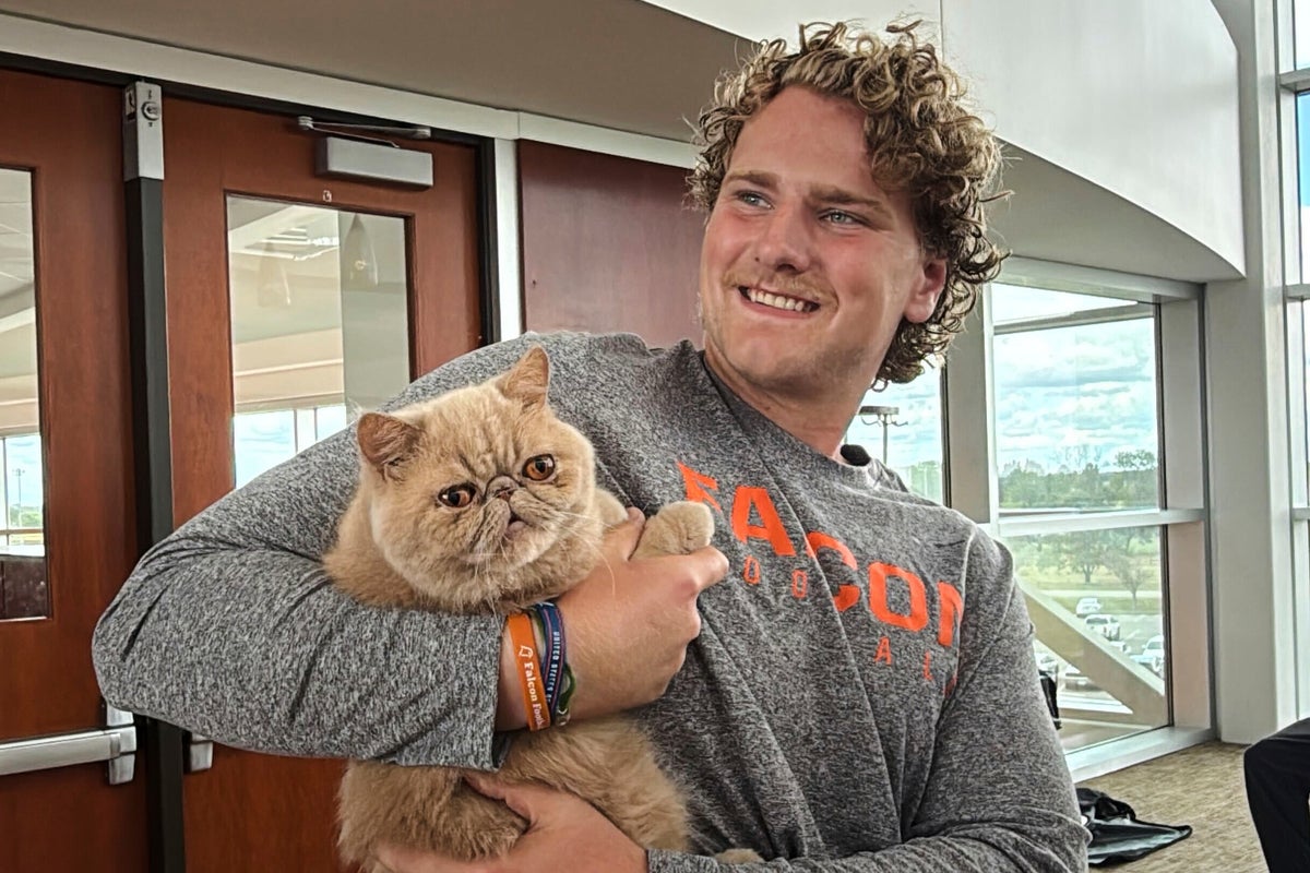 College football traditions: Pudge The Cat has everyone purring on the Bowling Green football team
