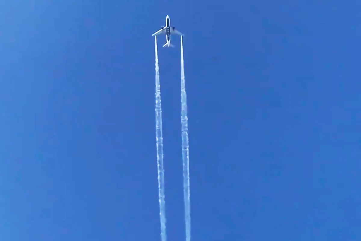 Airlines agrees to pay $79M lawsuit after plane dumped fuel on schools