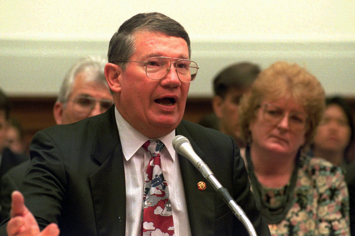 Randy Duke Cunningham, Vietnam War hero convicted of accepting bribes as a congressman, dies at 83